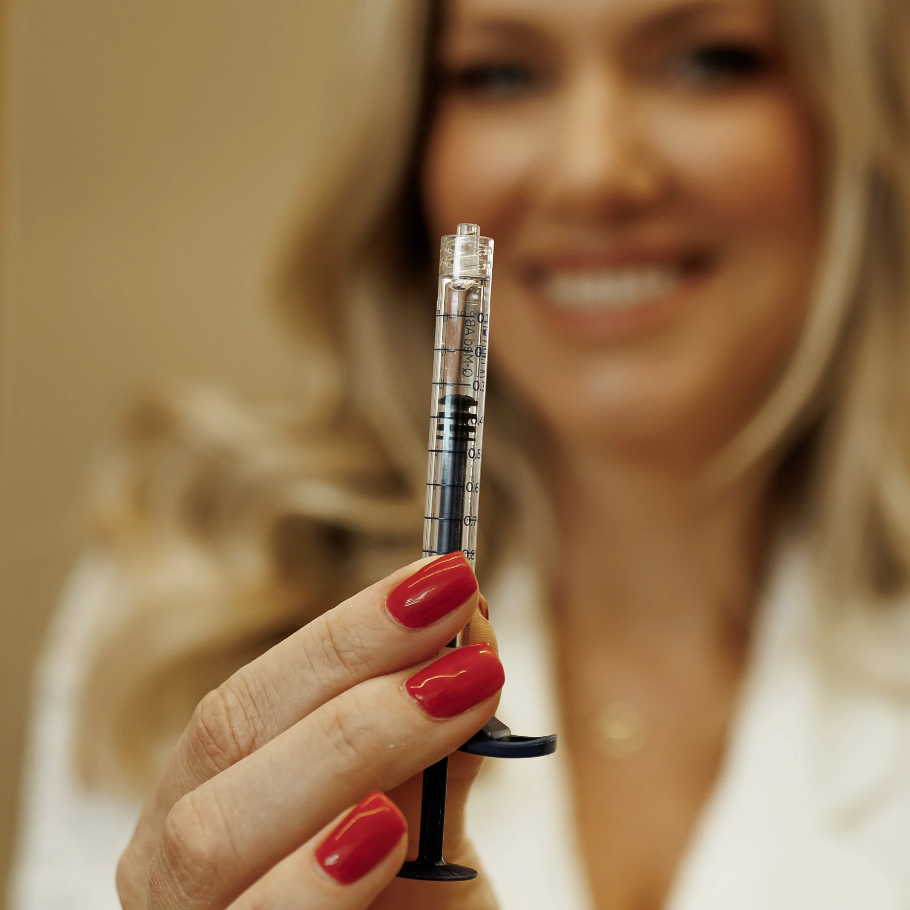 Preenchimento facial com ácido hialurônico